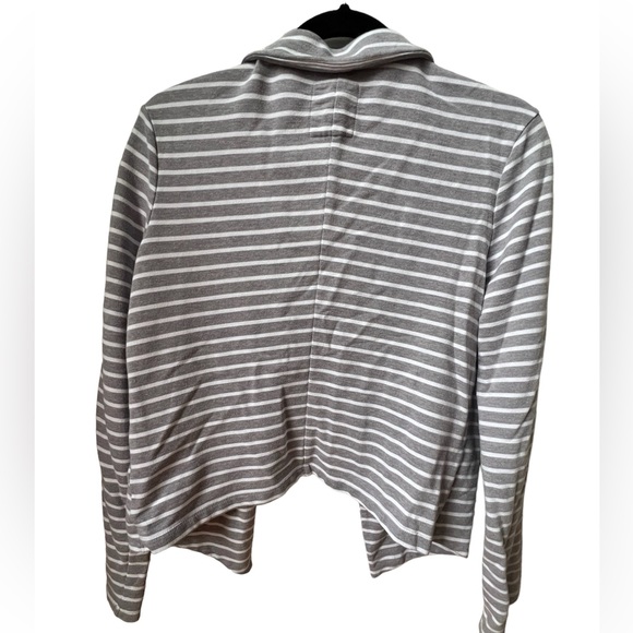 SO gray &white striped casual blazer, size medium, no buttons - Picture 3 of 5